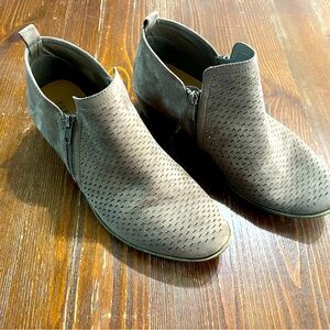 Torrid sz11.5 Womens Tan Beige Light Brown Perforated Faux Suede Ankle Booties